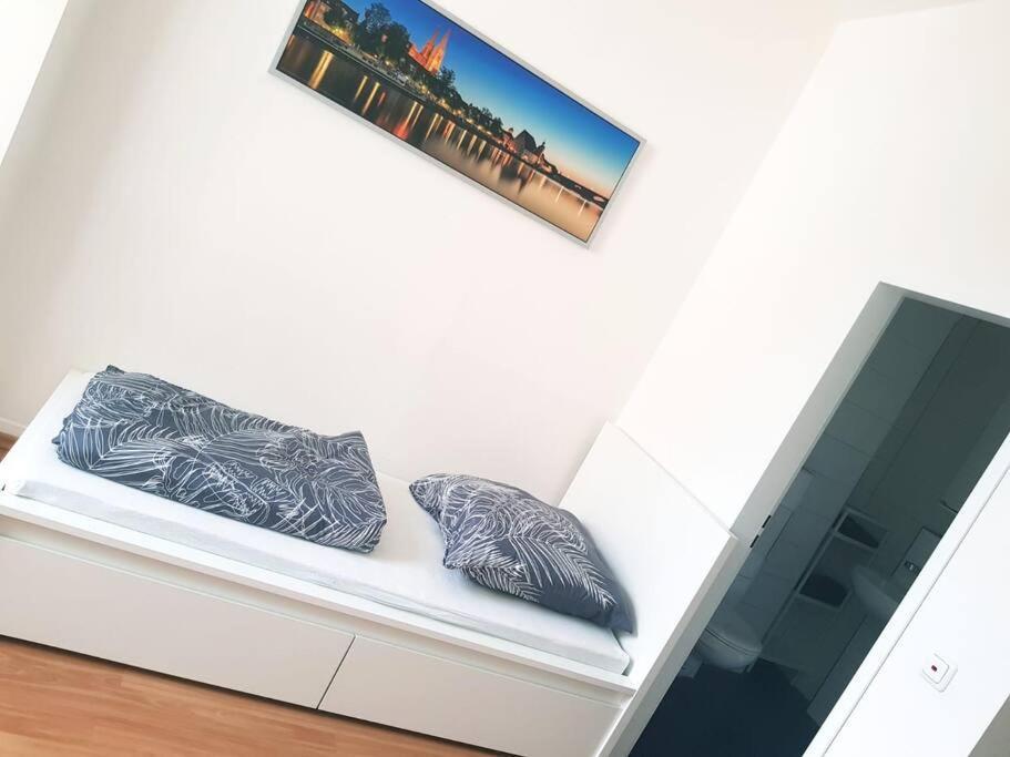 Helles Apartment Neutraubling Exterior foto